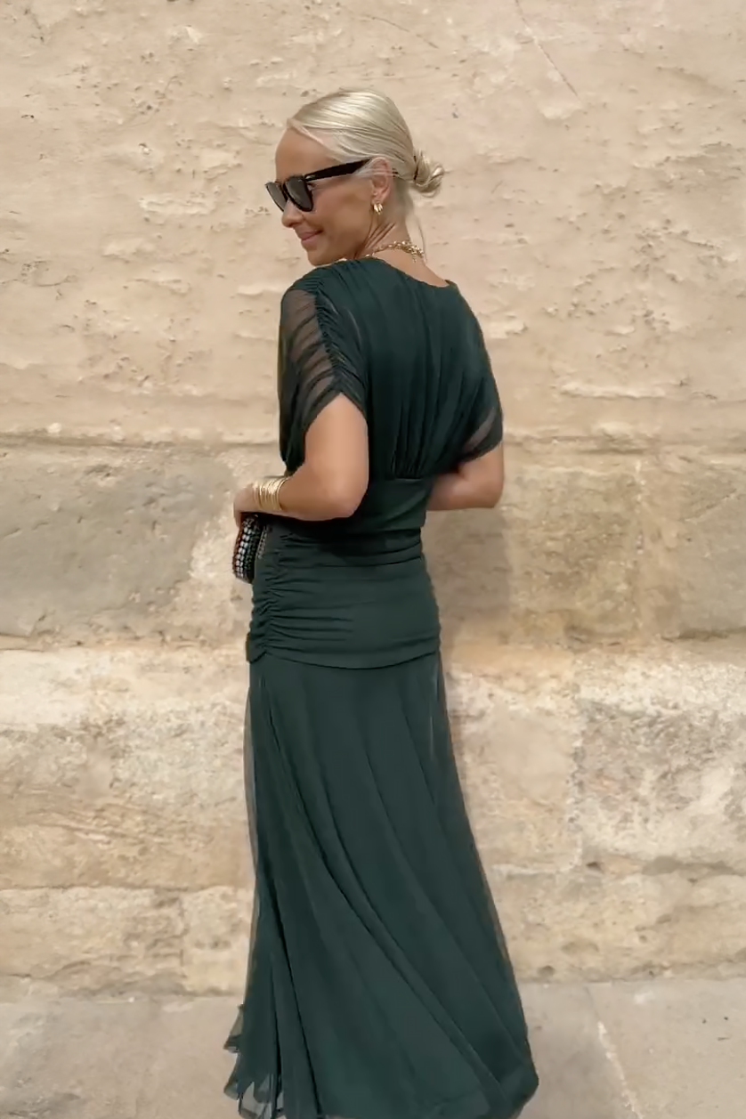 Luisa | Elegante vestido largo con escote en V que realza la silueta
