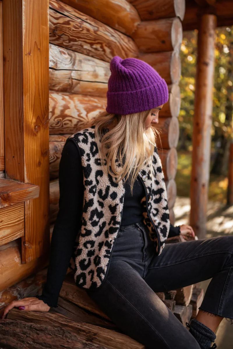 ASTRID™ | El chaleco de punto con estampado de leopardo