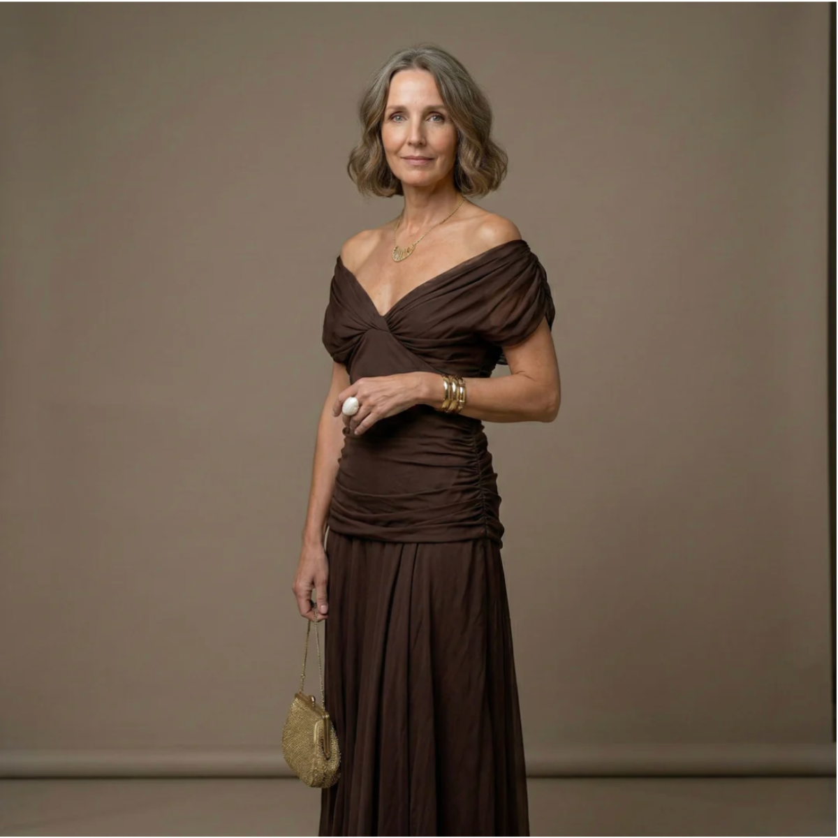Luisa | Elegante vestido largo con escote en V que realza la silueta