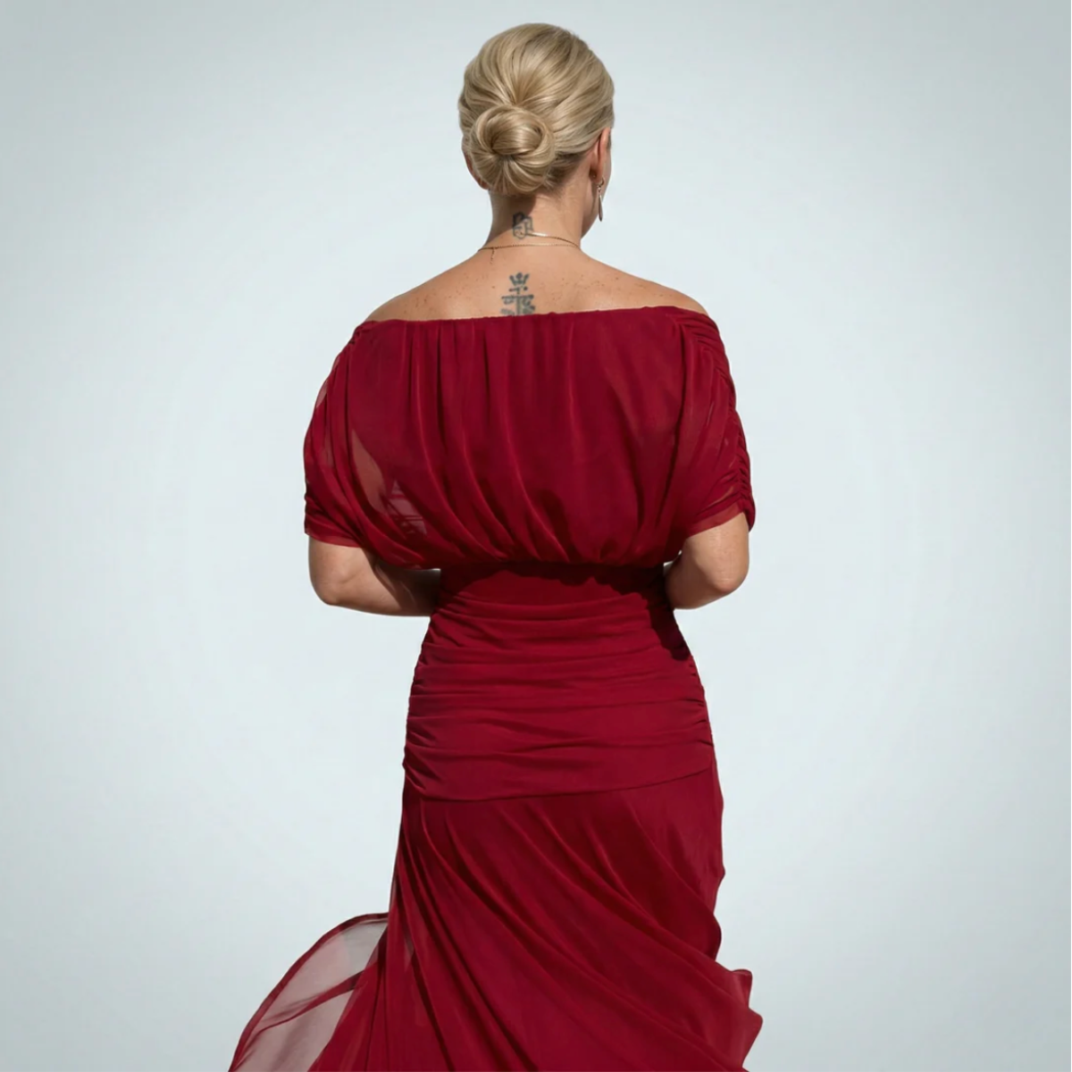 Luisa | Elegante vestido largo con escote en V que realza la silueta