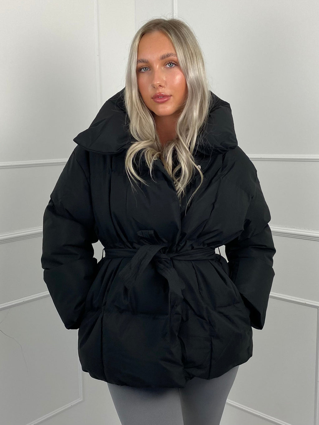 KARLY - Chaqueta corta acolchada con bolsillos laterales