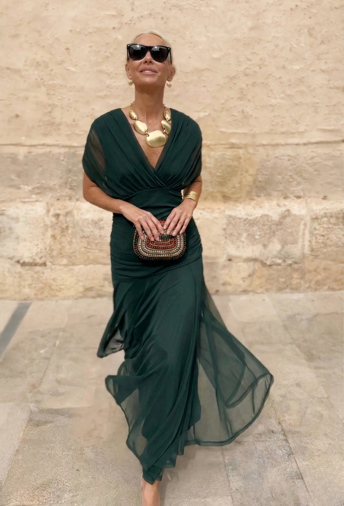 Luisa | Elegante vestido largo con escote en V que realza la silueta
