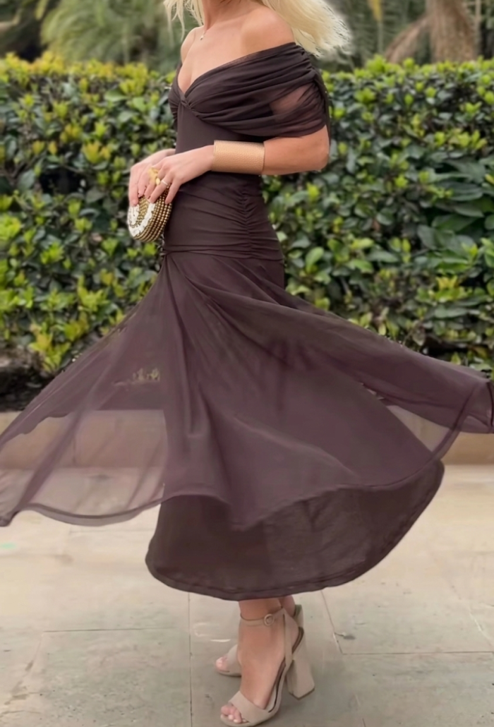 Luisa | Elegante vestido largo con escote en V que realza la silueta